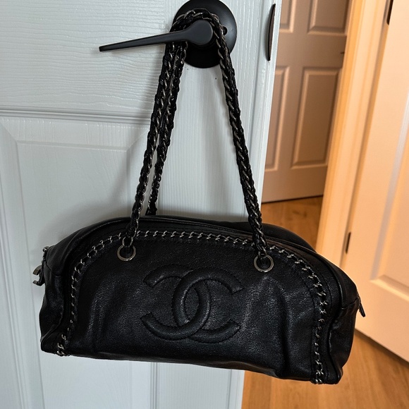 Chanel Luxe Ligne Bowler - Picture 16 of 16